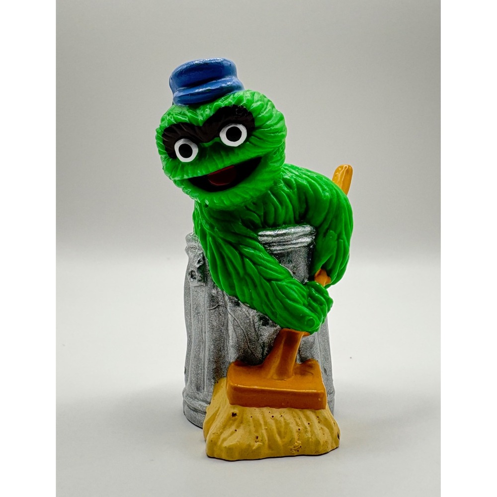 Sesame Street Oscar the Grouch PVC Figure Trash Can Broom Vintage Toy 2.75"